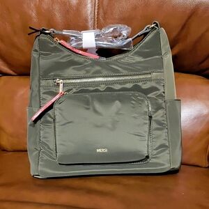 Green Shoulder Bag with Large Compartment and Durable Material